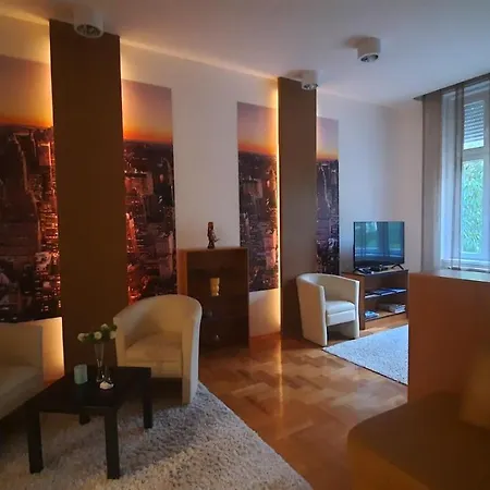 Life Apartman *